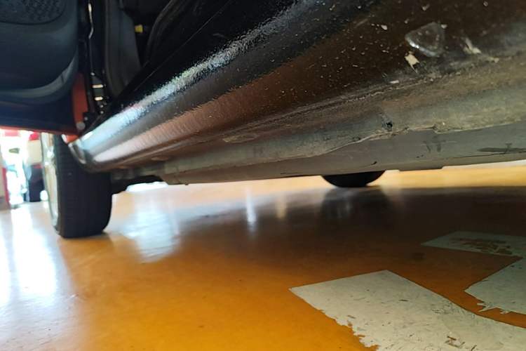 Used smart fortwo 2015 1.0L 52 kW hardtop Dynamic version Left Side Sill