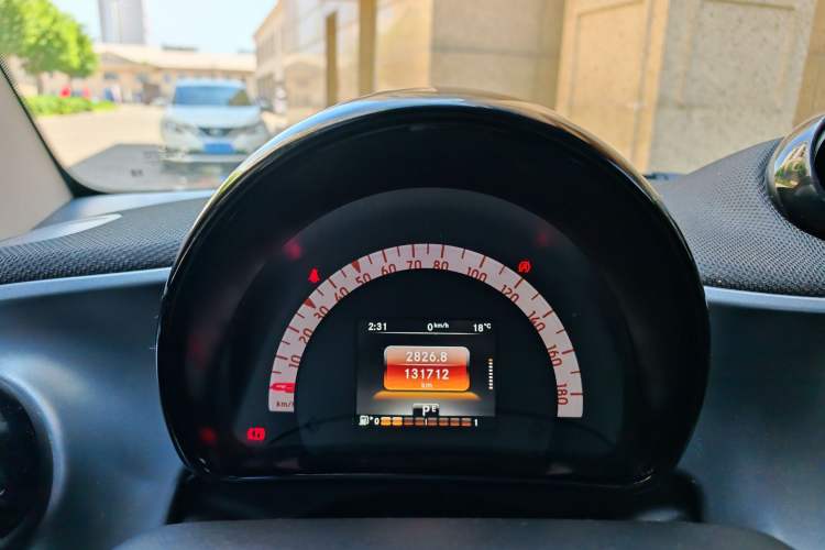 Used smart fortwo 2015 1.0L 52 kW Hardtop Passion Edition Odometer Close Up