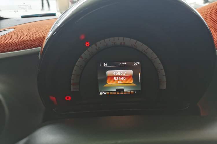 Used smart fortwo 2015 1.0L 52 kW Hardtop Passion Edition Odometer Close Up