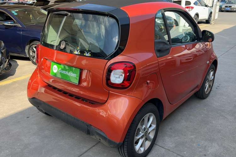 Used smart fortwo 2015 1.0L 52 kW hardtop Dynamic version Rear Right 45 Deg