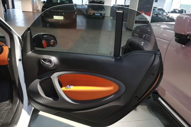 Used smart fortwo 2015 1.0L 52 kW Hardtop Passion Edition Right Front Door Interior