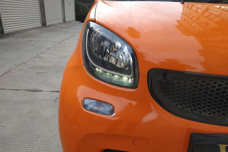 Used smart fortwo 2015 1.0L 52 kW Hardtop Passion Edition Right Front Headlight