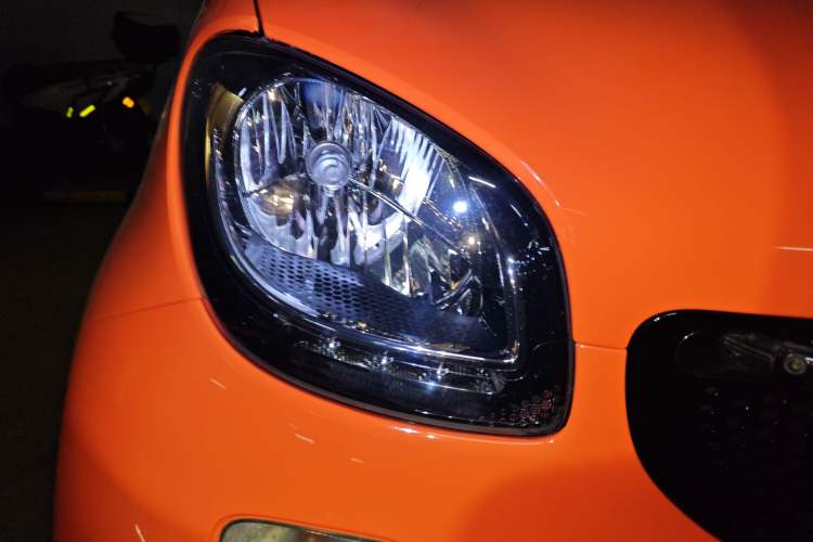 Used smart fortwo 2015 1.0L 52 kW Hardtop Passion Edition Right Front Headlight