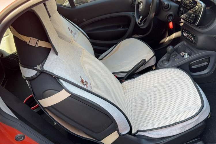 Used smart fortwo 2015 1.0L 52 kW hardtop Dynamic version Right Front Seat