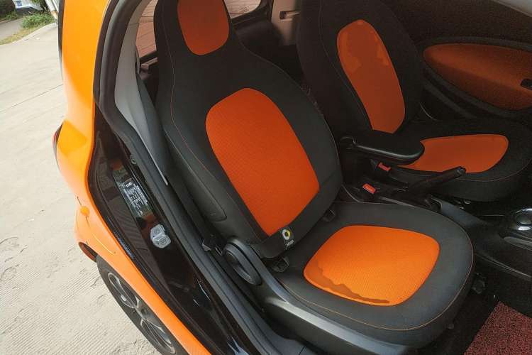 Used smart fortwo 2015 1.0L 52 kW Hardtop Passion Edition Right Front Seat