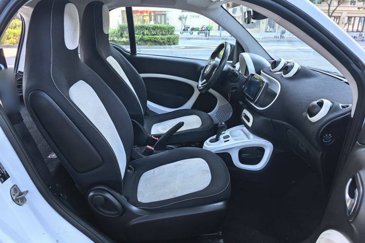 Used smart fortwo 2015 1.0L 52 kW Hardtop Passion Edition Right Front Seat