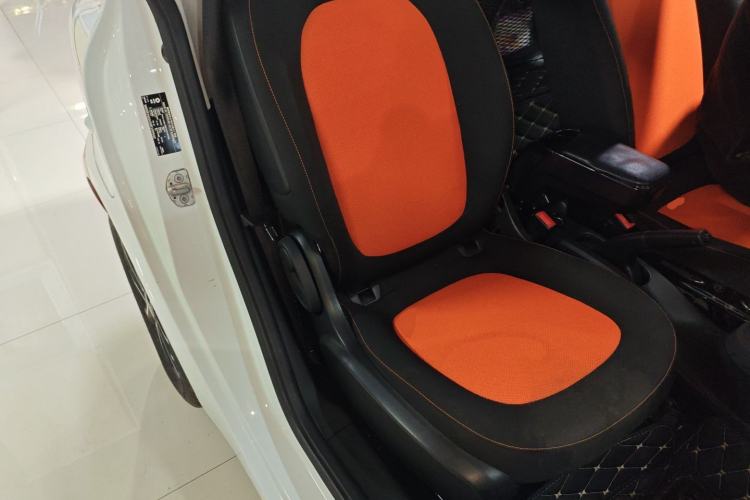 Used smart fortwo 2015 1.0L 52 kW Hardtop Passion Edition Right Front Seat
