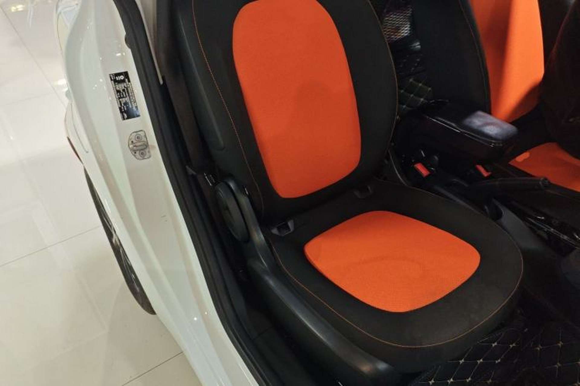 Used smart fortwo 2015 1.0L 52 kW Hardtop Passion Edition Right Front Seat