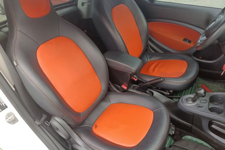 Used smart fortwo 2015 1.0L 52 kW Hardtop Passion Edition Right Front Seat