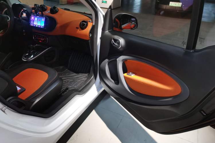 Used smart fortwo 2015 1.0L 52 kW Hardtop Passion Edition Right Rear Door Interior