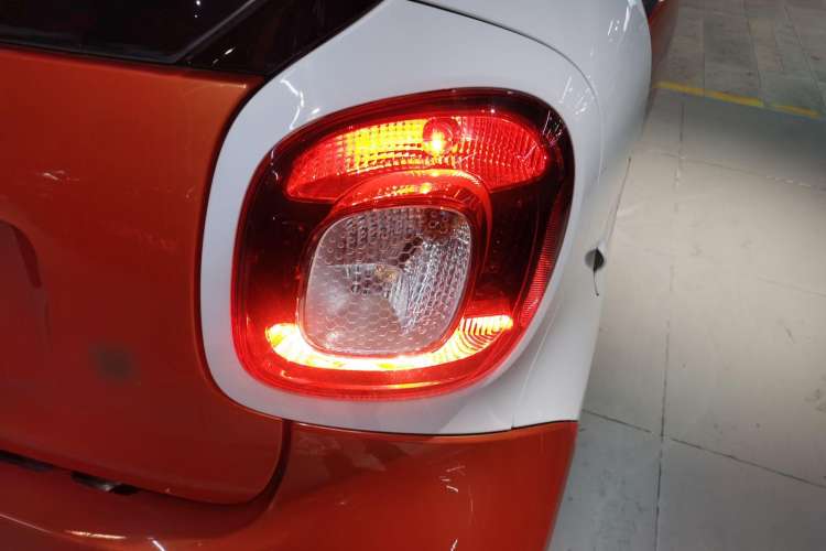Used smart fortwo 2015 1.0L 52 kW Hardtop Passion Edition Right Rear Taillight