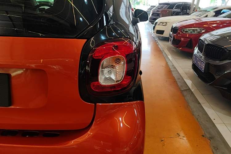 Used smart fortwo 2015 1.0L 52 kW hardtop Dynamic version Right Rear Taillight