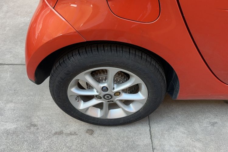 Used smart fortwo 2015 1.0L 52 kW hardtop Dynamic version Right Rear Wheel Hub