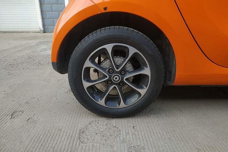 Used smart fortwo 2015 1.0L 52 kW Hardtop Passion Edition Right Rear Wheel Hub