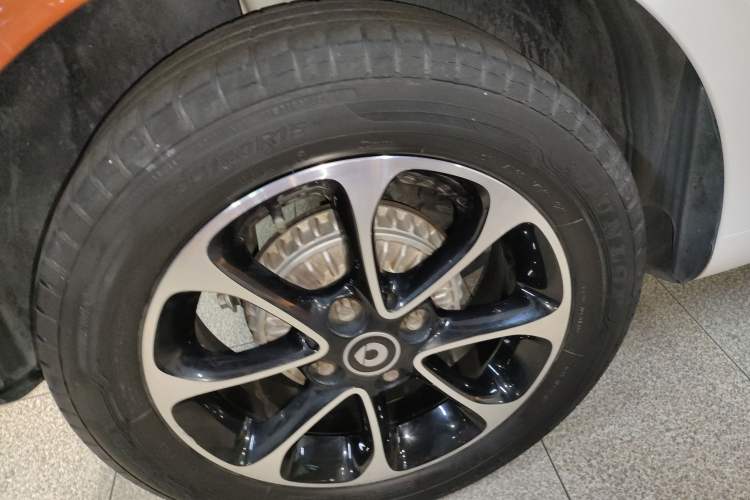 Used smart fortwo 2015 1.0L 52 kW Hardtop Passion Edition Right Rear Wheel Hub