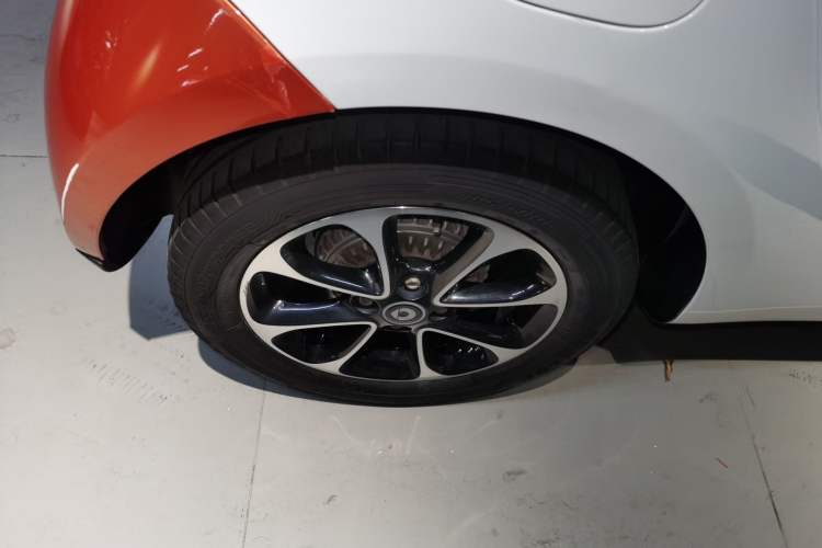 Used smart fortwo 2015 1.0L 52 kW Hardtop Passion Edition Right Rear Wheel Hub