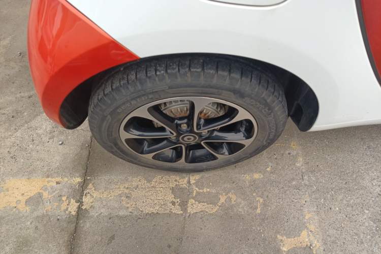 Used smart fortwo 2015 1.0L 52 kW Hardtop Passion Edition Right Rear Wheel Hub