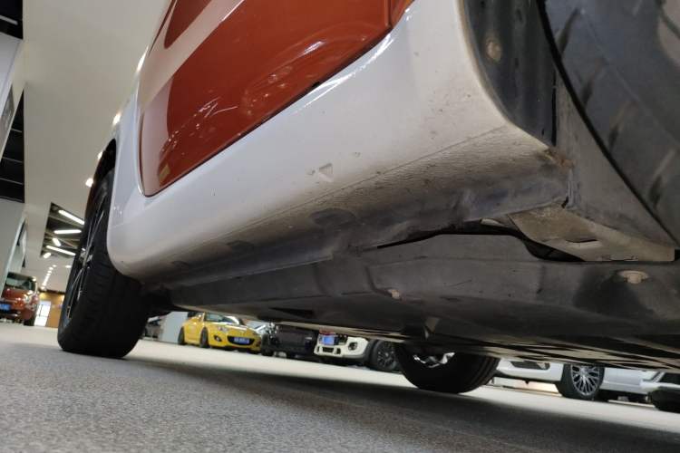 Used smart fortwo 2015 1.0L 52 kW Hardtop Passion Edition Right Side Sill