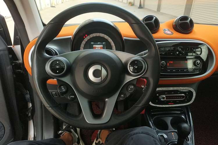 Used smart fortwo 2015 1.0L 52 kW Hardtop Passion Edition Steering Wheel