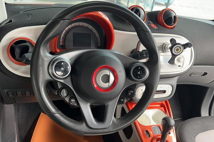 Used smart fortwo 2015 1.0L 52 kW Hardtop Passion Edition Steering Wheel