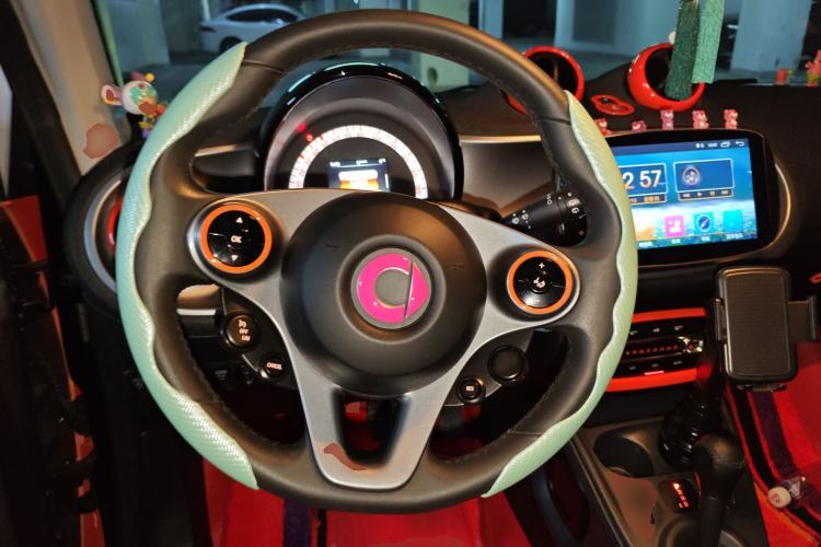 Used smart fortwo 2015 1.0L 52 kW Hardtop Passion Edition Steering Wheel