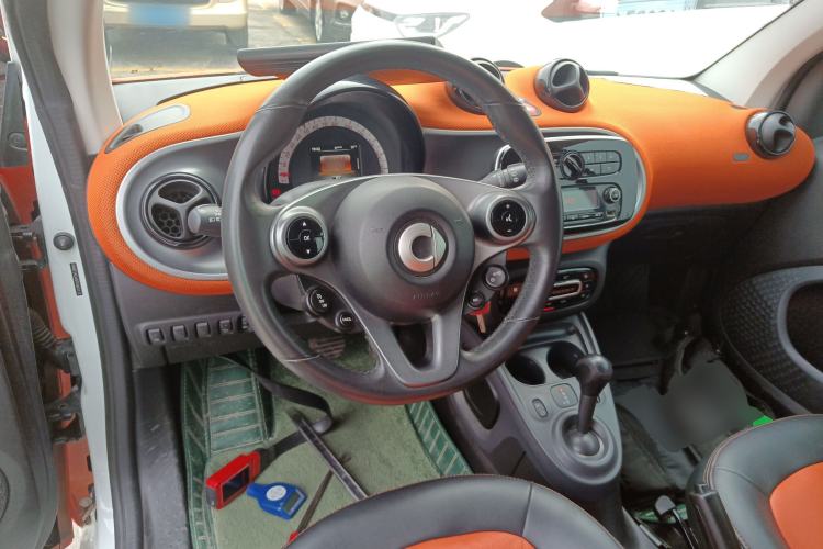 Used smart fortwo 2015 1.0L 52 kW Hardtop Passion Edition Steering Wheel