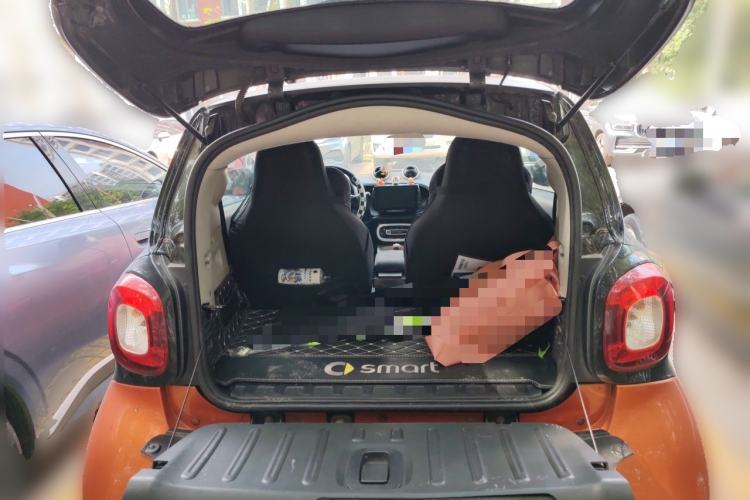 Used smart fortwo 2015 1.0L 52 kW hardtop Dynamic version Trunk