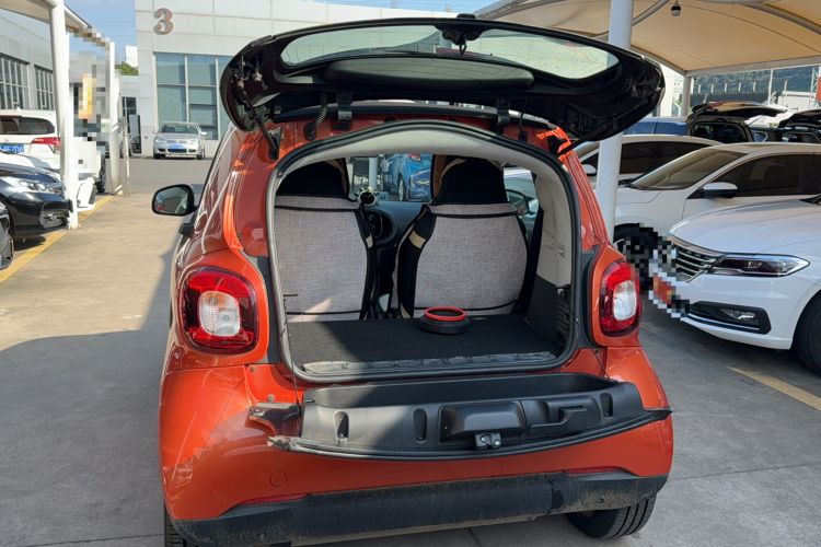 Used smart fortwo 2015 1.0L 52 kW hardtop Dynamic version Trunk