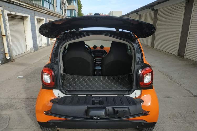 Used smart fortwo 2015 1.0L 52 kW Hardtop Passion Edition Trunk
