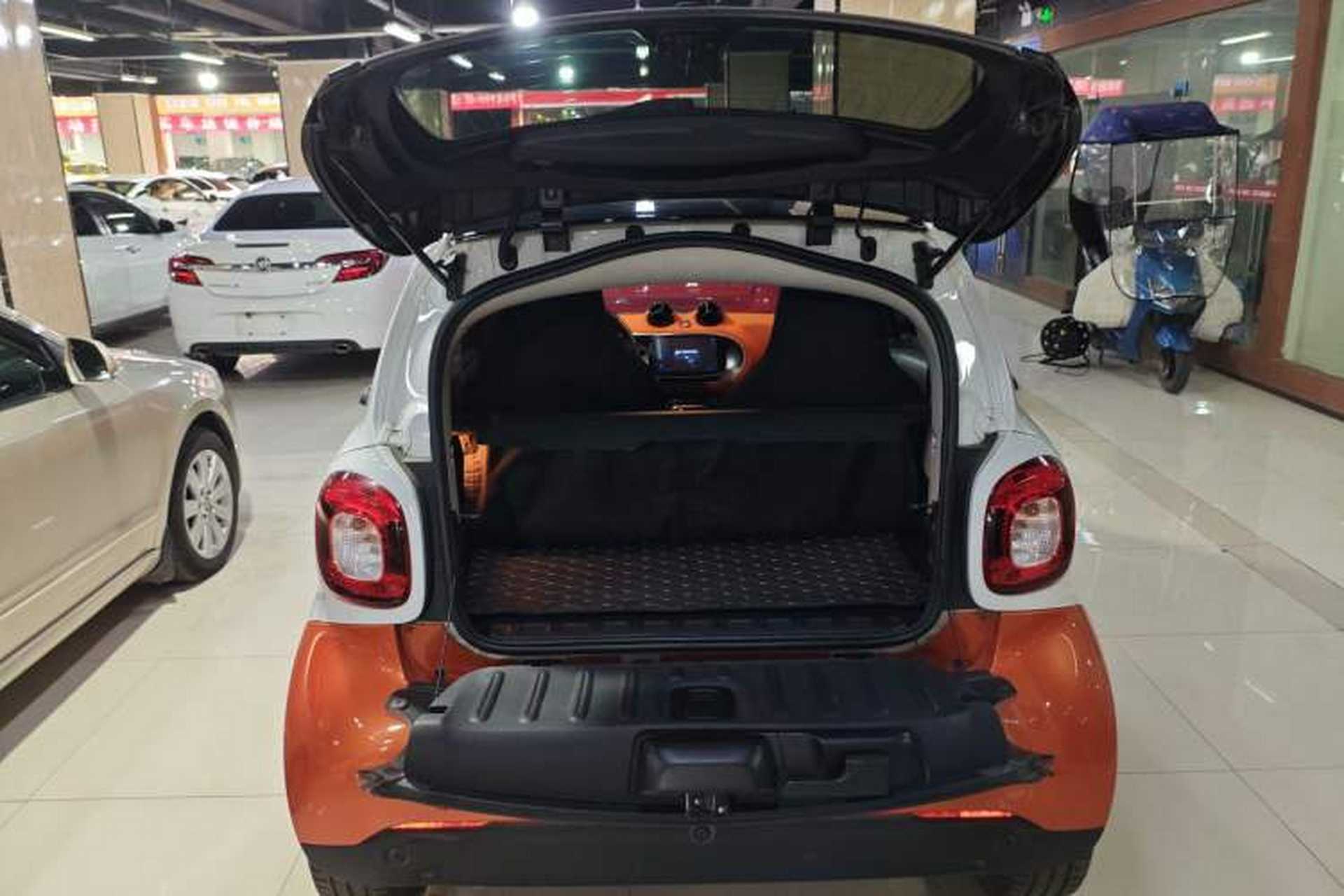 Used smart fortwo 2015 1.0L 52 kW Hardtop Passion Edition Trunk