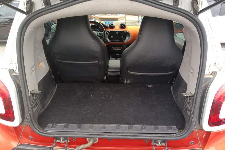 Used smart fortwo 2015 1.0L 52 kW Hardtop Passion Edition Trunk