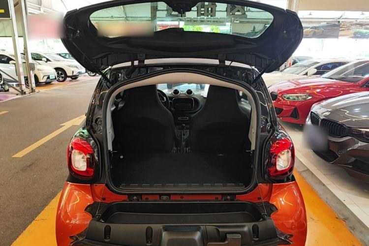 Used smart fortwo 2015 1.0L 52 kW hardtop Dynamic version Trunk