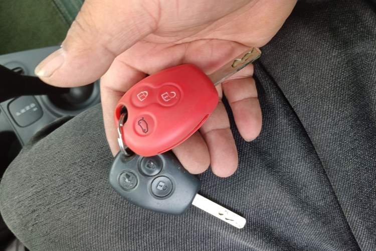 Used smart fortwo 2015 1.0L 52 kW Hardtop Passion Edition Vehicle Key