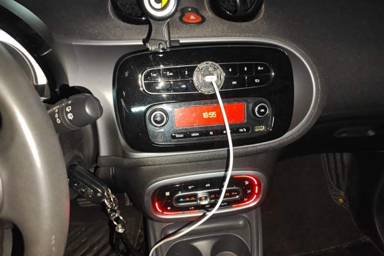 Used smart fortwo 2015 1.0L 52 kW Hardtop Passion Edition Audio And AC Panel