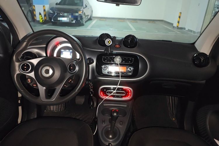 Used smart fortwo 2015 1.0L 52 kW Hardtop Passion Edition Center Console