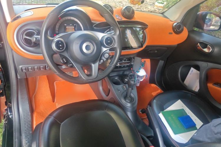 Used smart fortwo 2015 1.0L 52 kW Hardtop Passion Edition Center Console