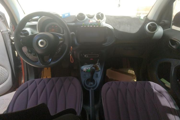 Used smart fortwo 2015 1.0L 52 kW hardtop Dynamic version Center Console