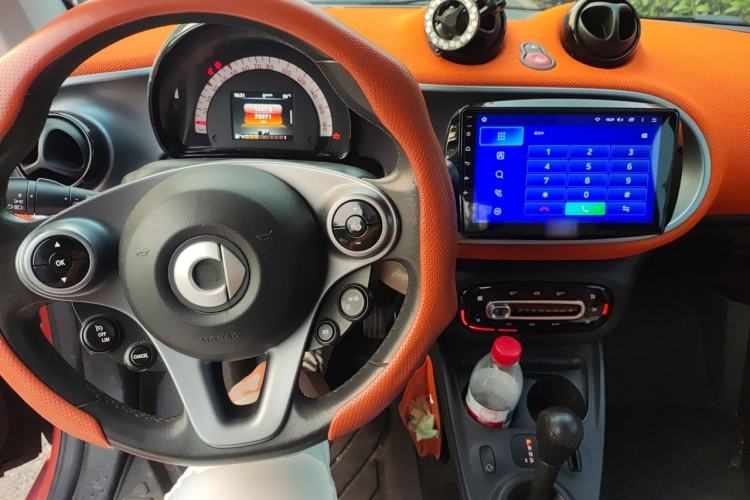 Used smart fortwo 2015 1.0L 52 kW Hardtop Passion Edition Center Console