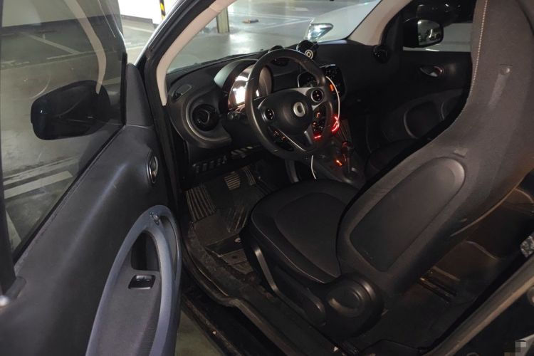 Used smart fortwo 2015 1.0L 52 kW Hardtop Passion Edition Driver Seat