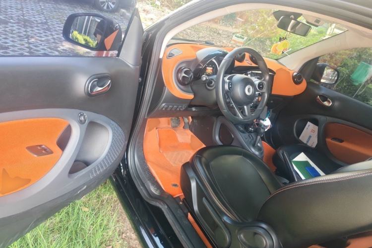 Used smart fortwo 2015 1.0L 52 kW Hardtop Passion Edition Driver Seat