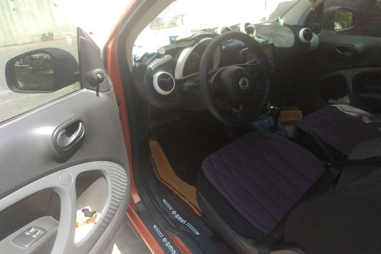 Used smart fortwo 2015 1.0L 52 kW hardtop Dynamic version Driver Seat