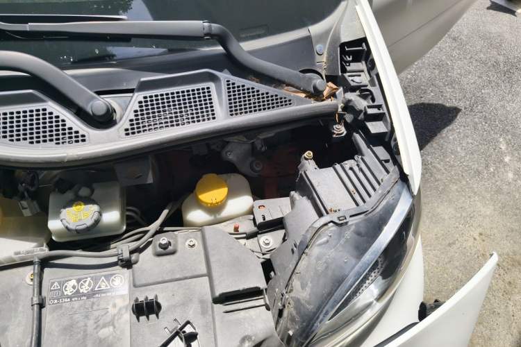 Used smart fortwo 2015 1.0L 52 kW hardtop Dynamic version Engine Bay Left