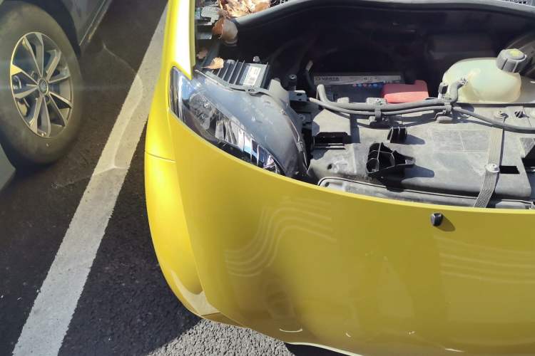 Used smart fortwo 2015 1.0L 52 kW hardtop Dynamic version Engine Bay Right