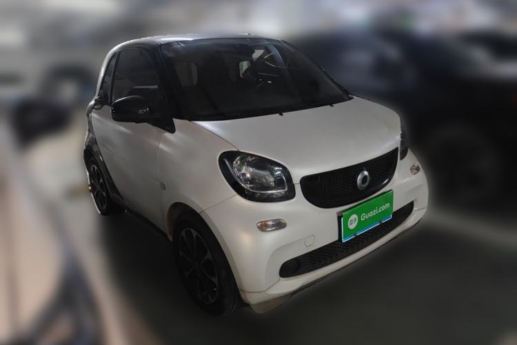 Used smart fortwo 2015 1.0L 52 kW Hardtop Passion Edition Front Right 45 Deg