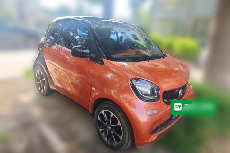 Used smart fortwo 2015 1.0L 52 kW Hardtop Passion Edition Front Right 45 Deg