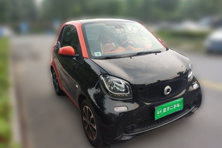 Used smart fortwo 2015 1.0L 52 kW Hardtop Passion Edition Front Right 45 Deg