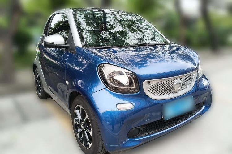 Used smart fortwo 2015 1.0L 52 kW Hardtop Passion Edition Front Right 45 Deg