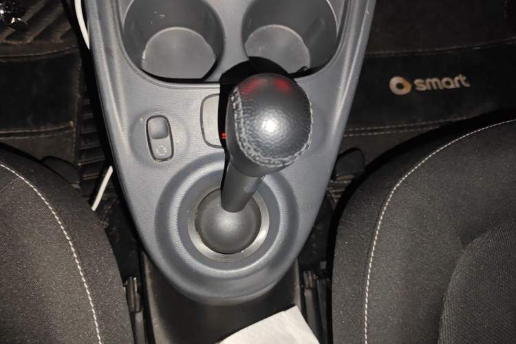 Used smart fortwo 2015 1.0L 52 kW Hardtop Passion Edition Gear Lever