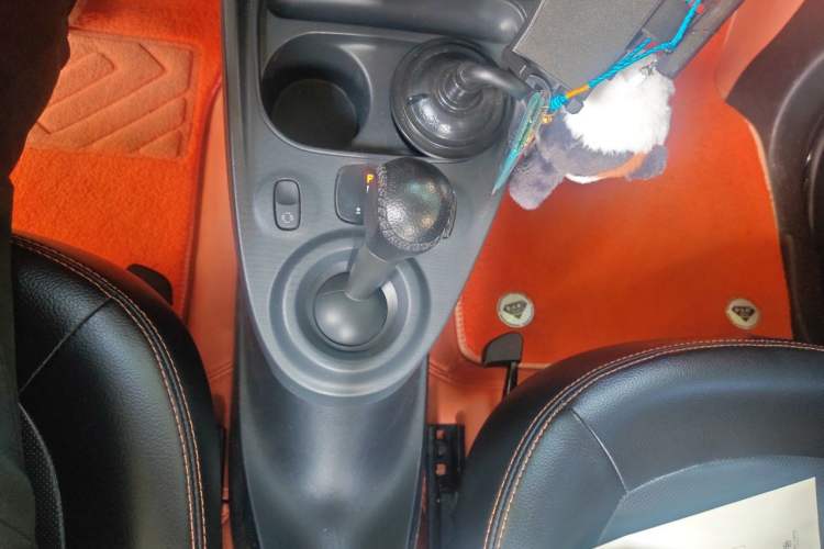 Used smart fortwo 2015 1.0L 52 kW Hardtop Passion Edition Gear Lever
