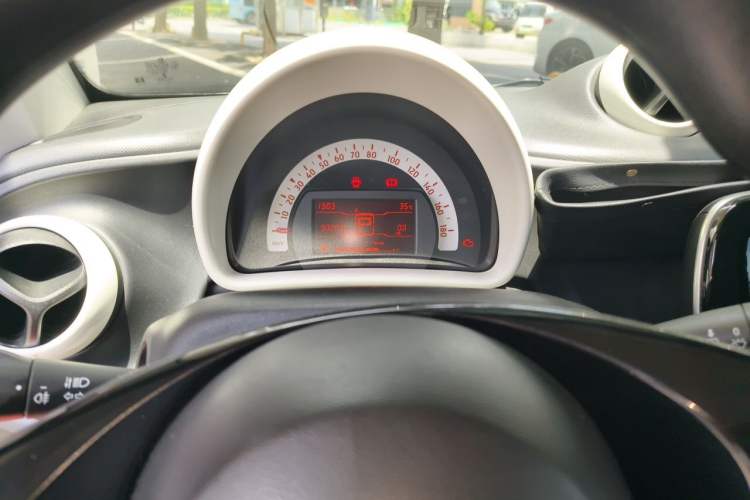 Used smart fortwo 2015 1.0L 52 kW hardtop Dynamic version Instrument Cluster